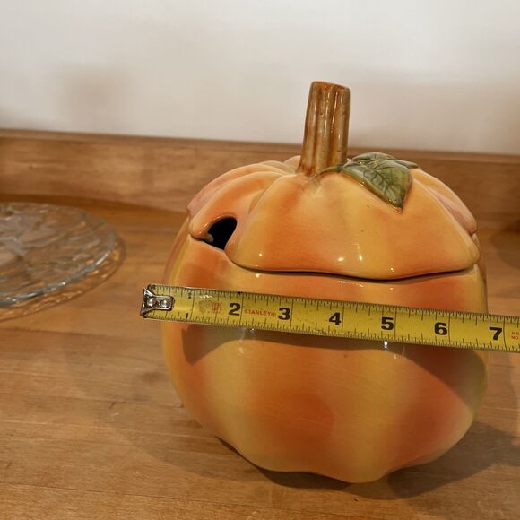 HARVEST Ceramic Lidded Pumpkin Shaped Soup Tureen and Serving Plate - Picture 8 of 10